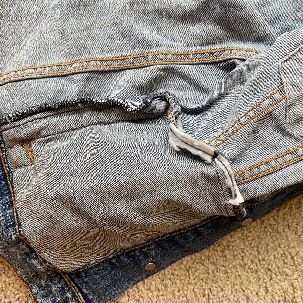 Levi’s Denim Trucker Jacket Medium Wash Sz XS - Picture 14 of 16